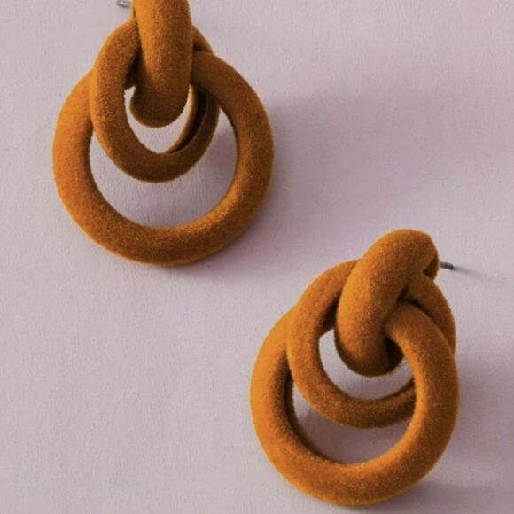 π
ππ
 π§‘ Chic Layered Link Knotted Velvet Hoop Earringsβ π - Picture 3 of 7